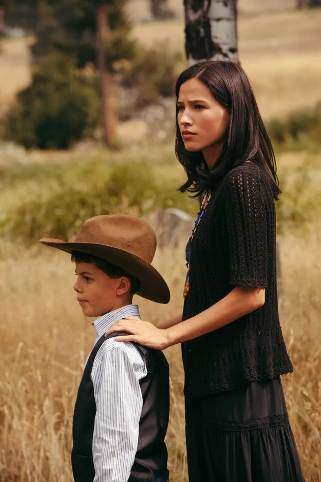Monica Dutton (Kelsey Asbille) et son fils Tate (Brecken Merrill)